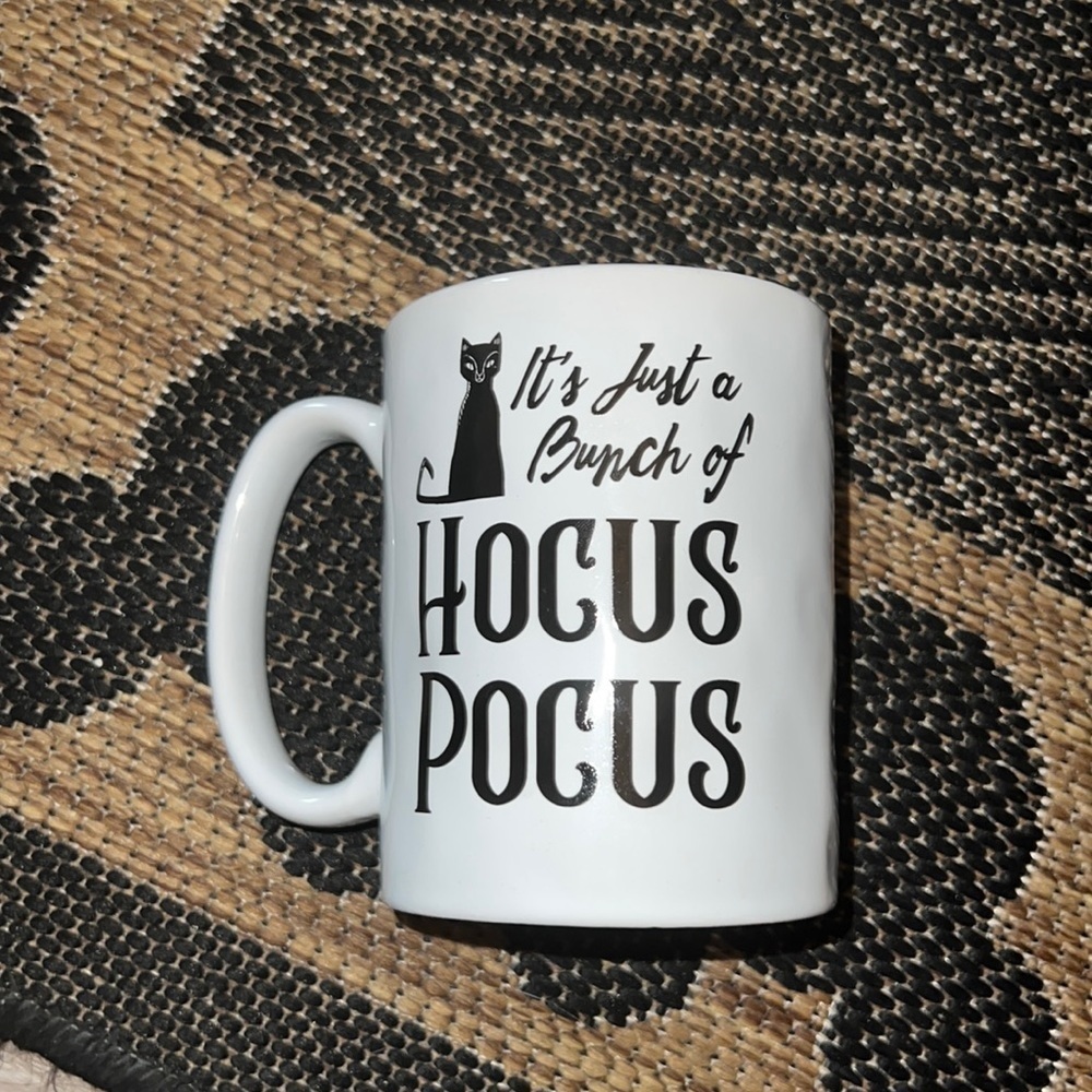 DISNEY hocus pocus binx and Sanderson sisters mug!